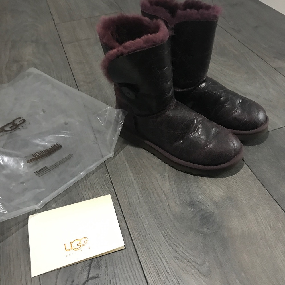 UGGS WORN ONCE PURPLISH (rare)COLOR SZ 8